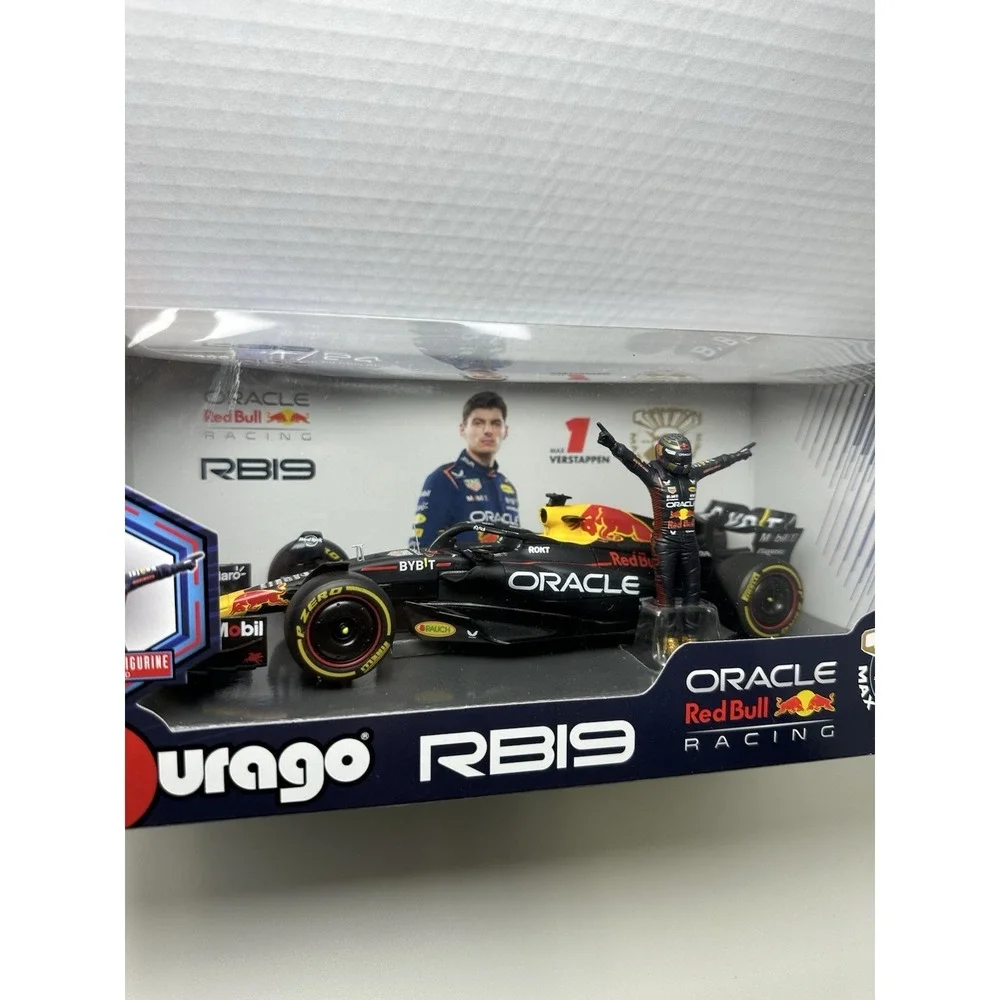 Bburago - 18-60061 - Oracle Red Bull RB19 & Verstappen #1 Figure- Scale 1:24